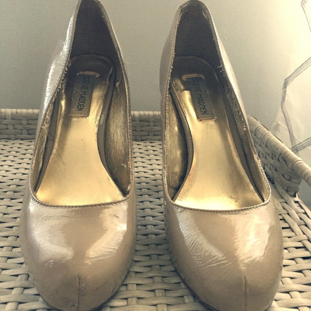 Steve Madden Nude Pumps